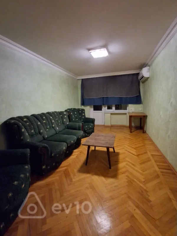 Kirayə verilir 2 otaqlı köhnə tikili 50 m²