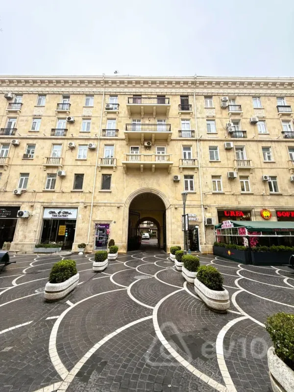 Satılır 2 otaqlı köhnə tikili 55 m²