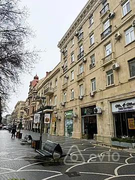 Satılır 2 otaqlı köhnə tikili 55 m²