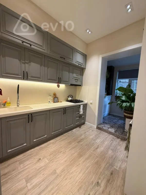 Satılır 2 otaqlı köhnə tikili 55 m²