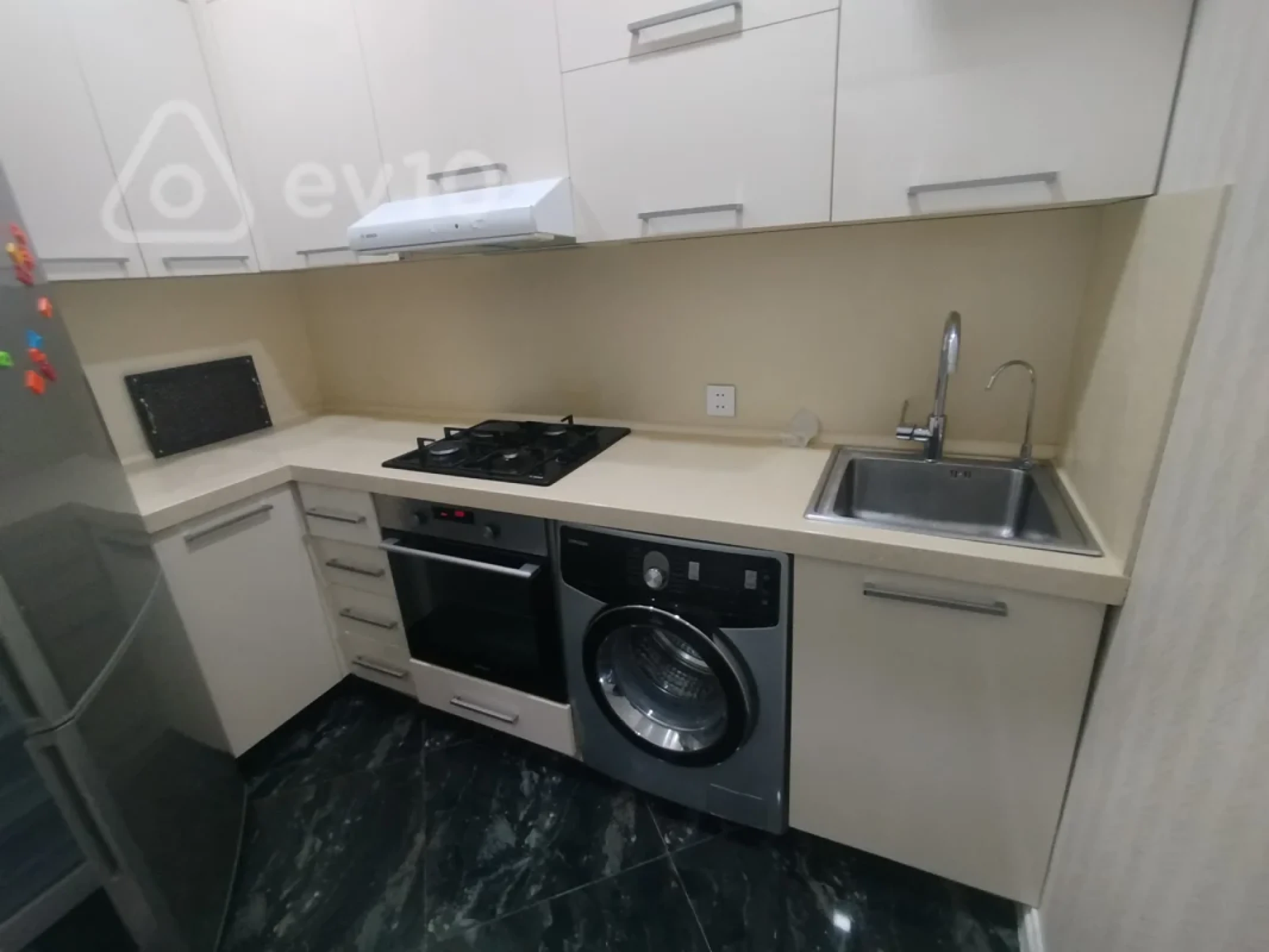 Kirayə verilir 2 otaqlı yeni tikili 65 m²