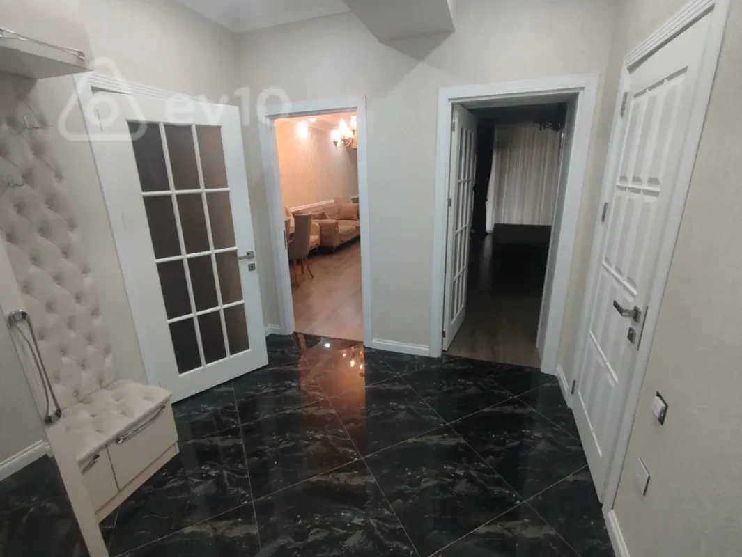 Kirayə verilir 2 otaqlı yeni tikili 65 m²