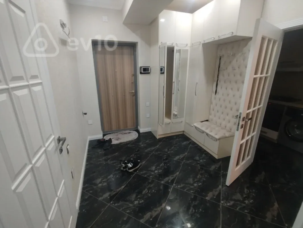 Kirayə verilir 2 otaqlı yeni tikili 65 m²