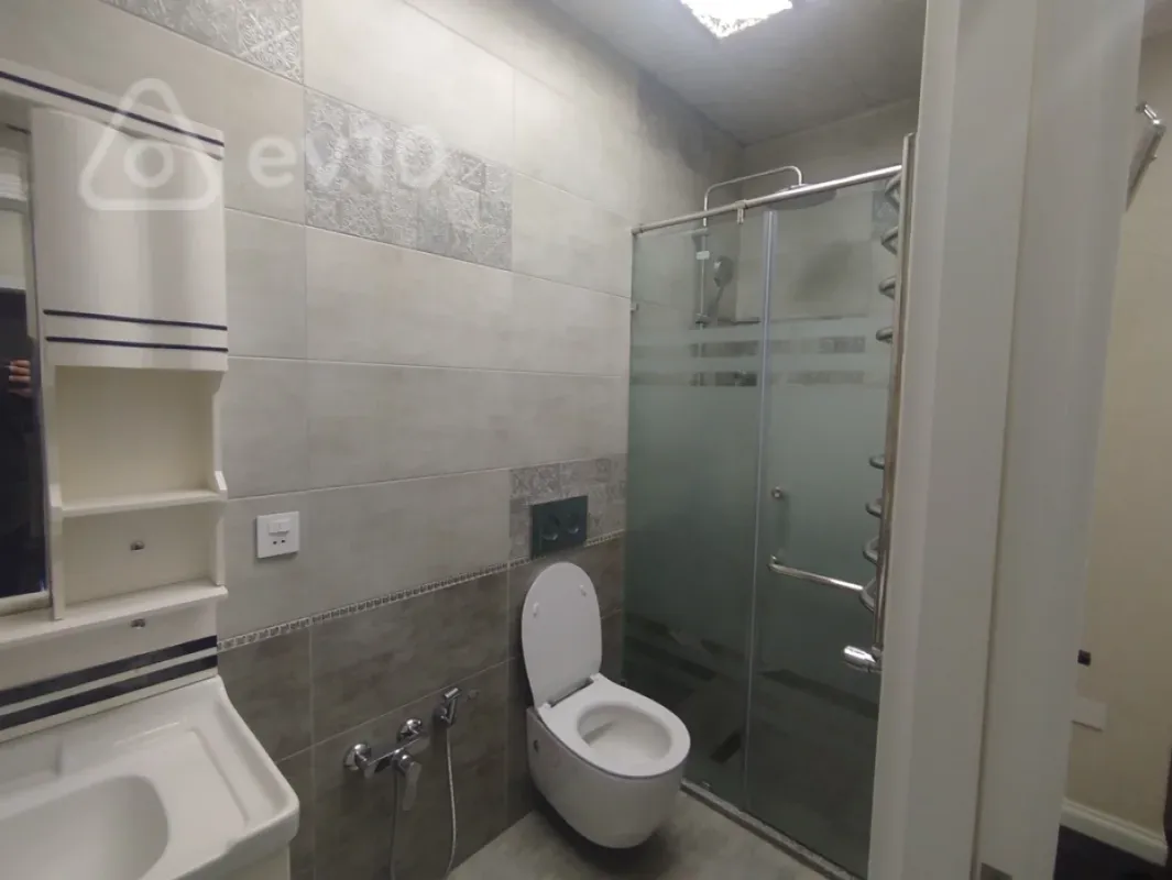 Kirayə verilir 2 otaqlı yeni tikili 65 m²