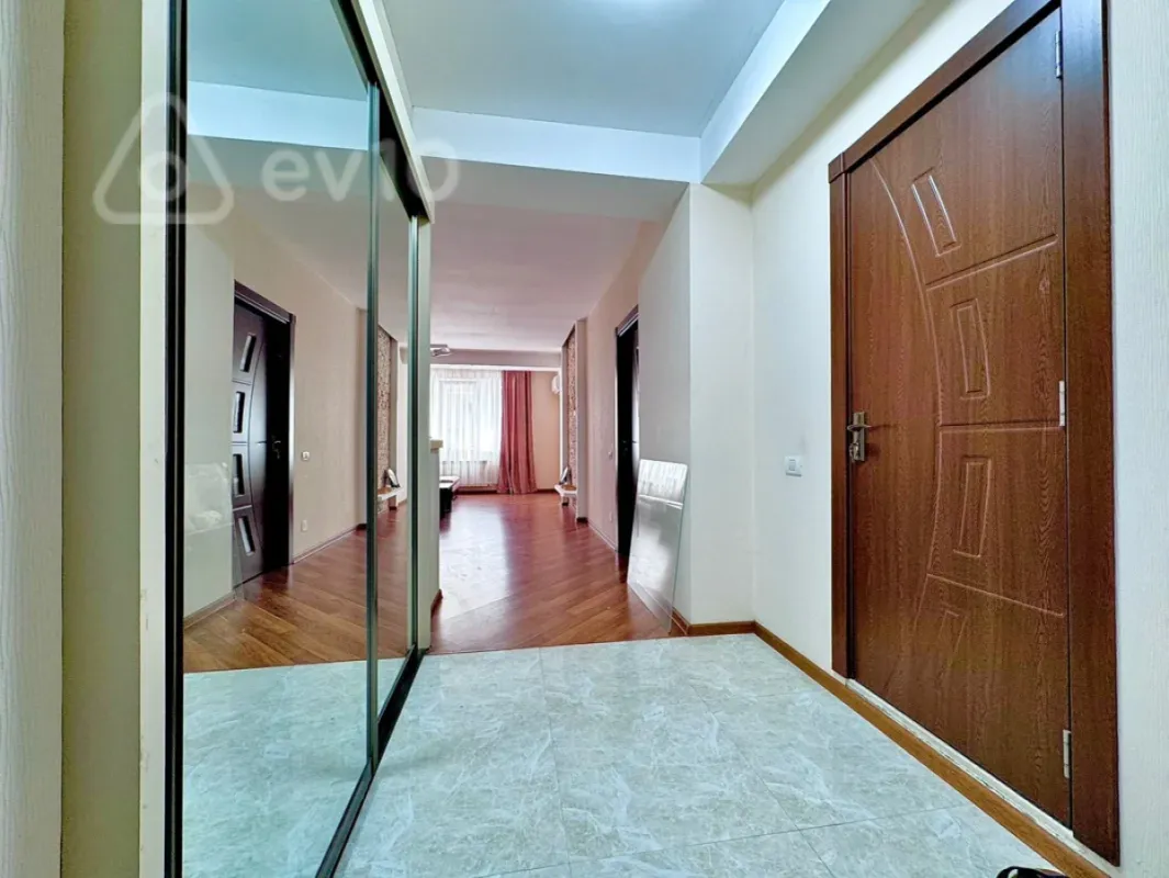 Kirayə verilir 2 otaqlı yeni tikili 70 m²