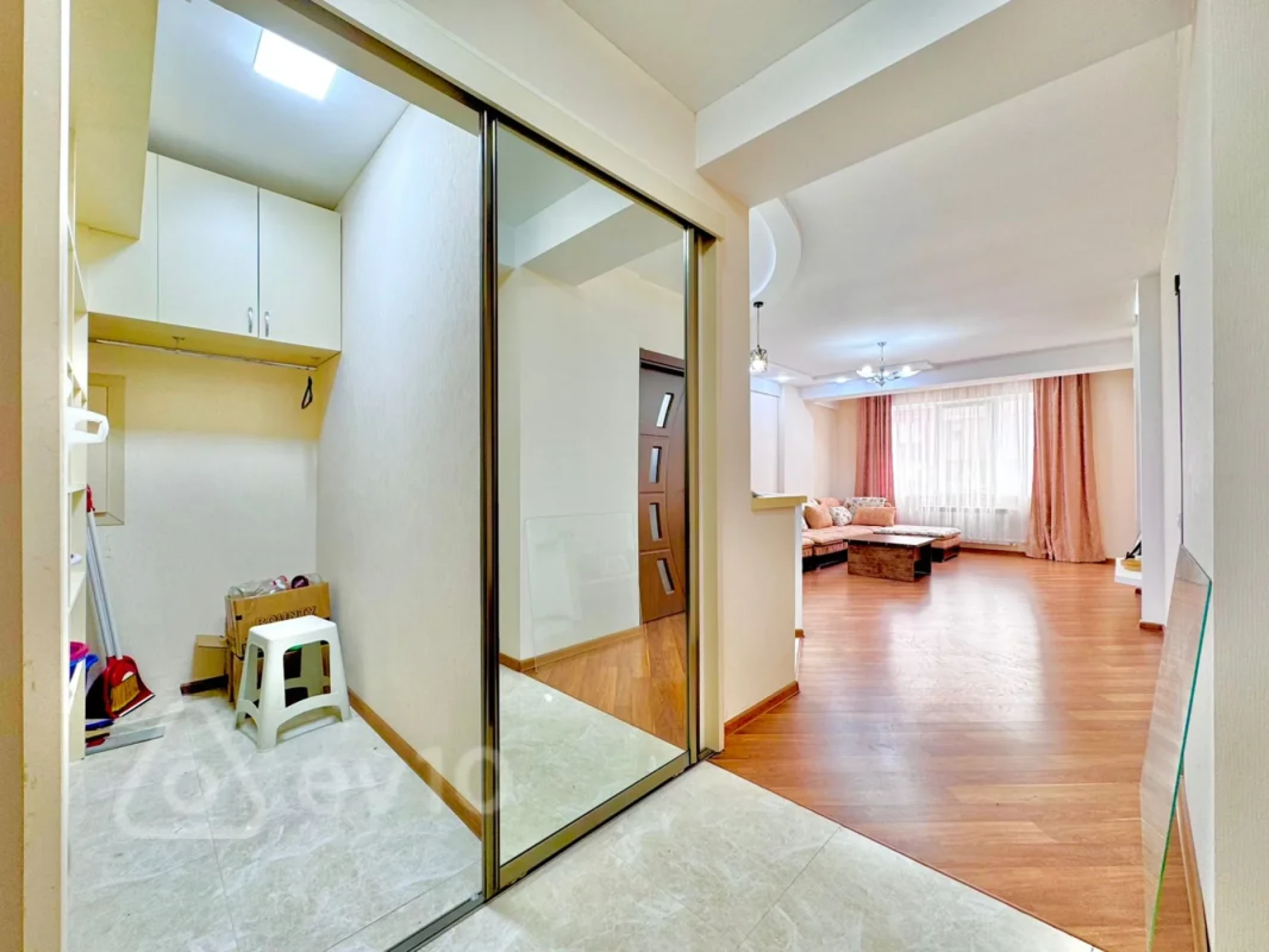 Kirayə verilir 2 otaqlı yeni tikili 70 m²
