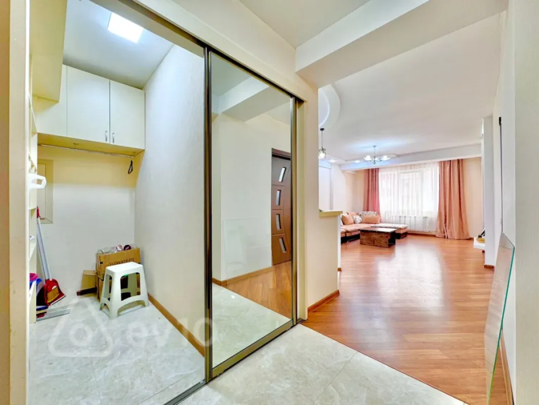 Kirayə verilir 2 otaqlı yeni tikili 70 m²