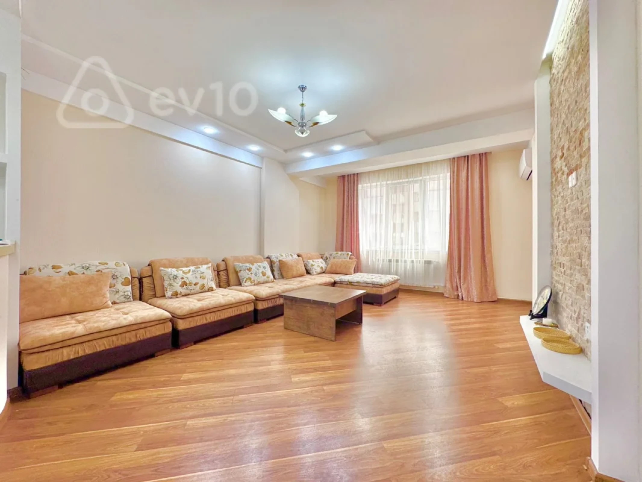 Kirayə verilir 2 otaqlı yeni tikili 70 m²