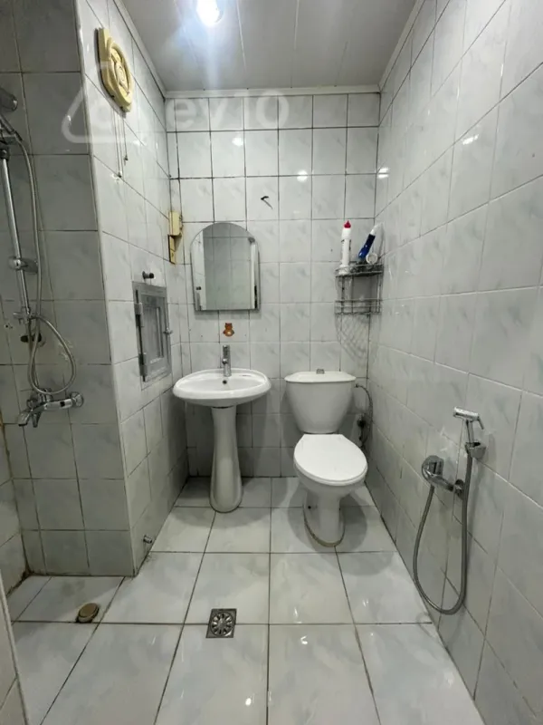 Kirayə verilir 2 otaqlı köhnə tikili 60 m²