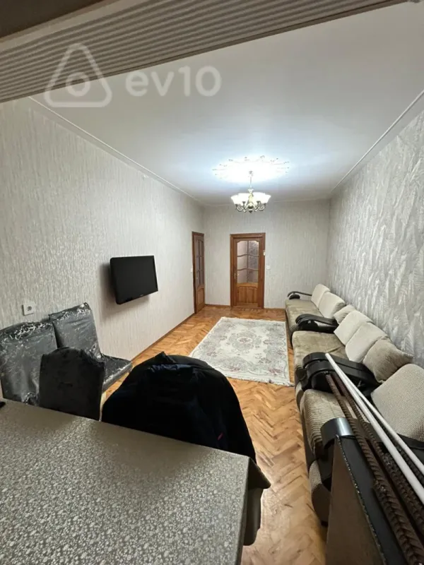 Kirayə verilir 2 otaqlı köhnə tikili 60 m²
