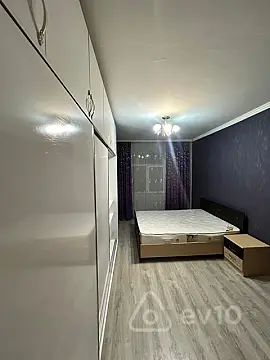 Kirayə verilir 2 otaqlı köhnə tikili 60 m²