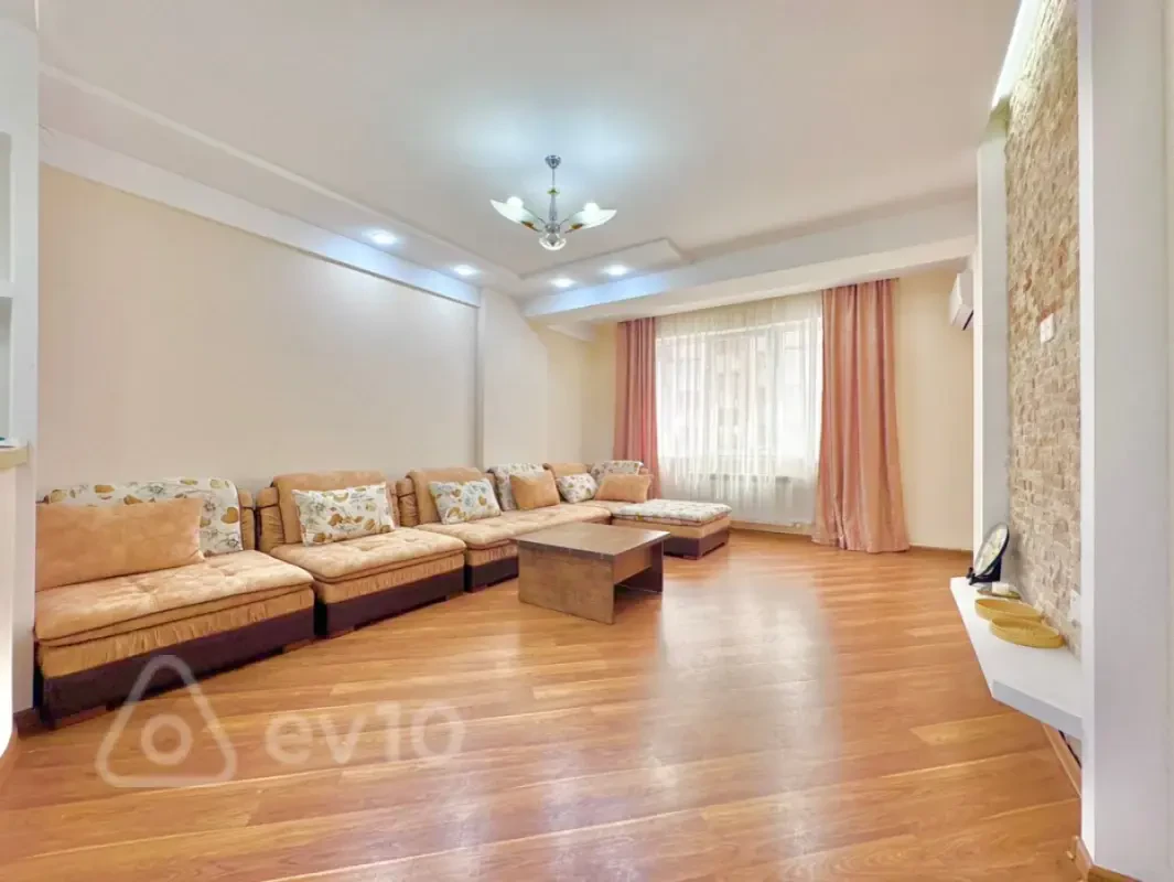 Satılır 2 otaqlı yeni tikili 70 m²