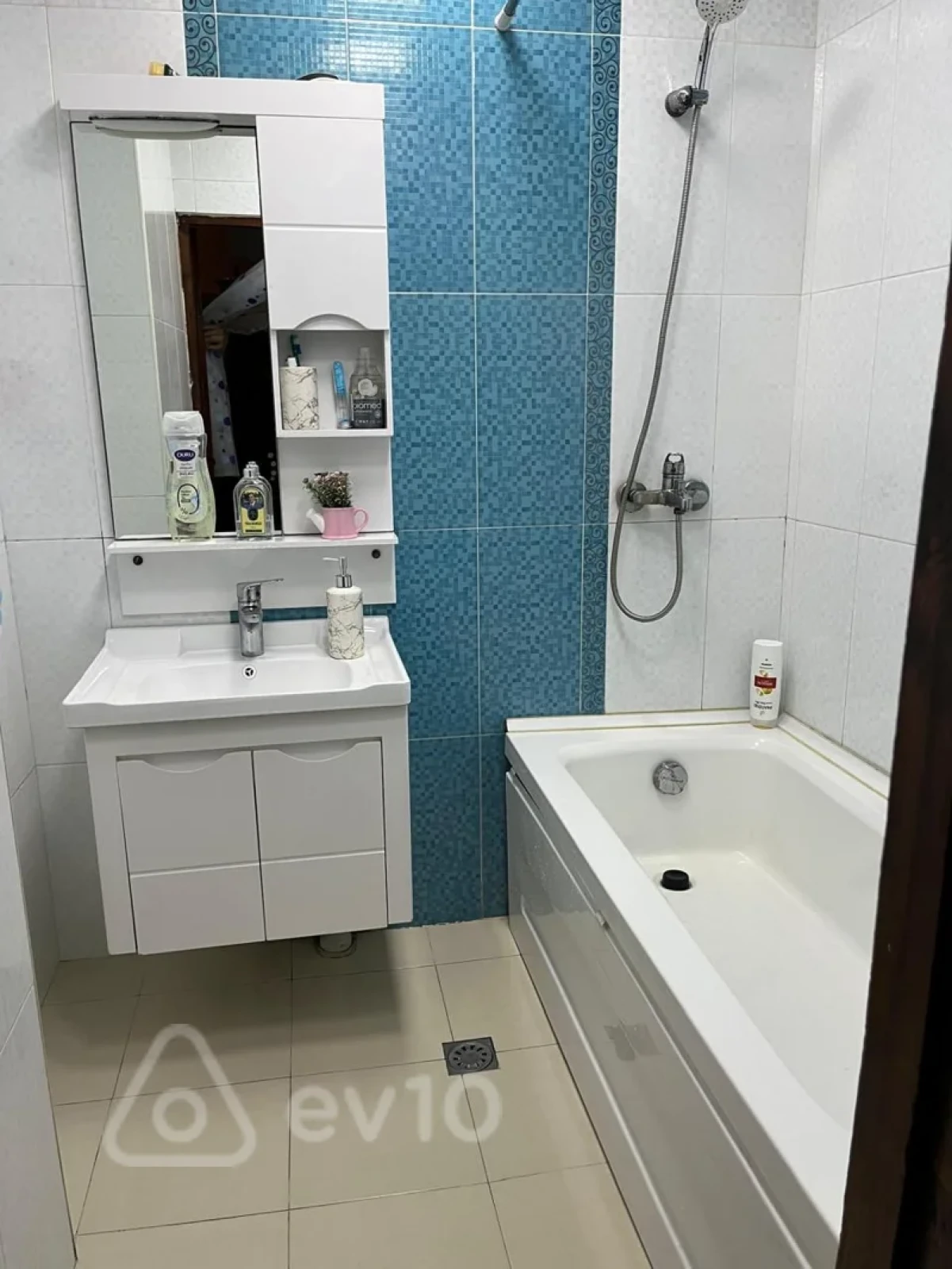 Kirayə verilir 2 otaqlı yeni tikili 70 m²