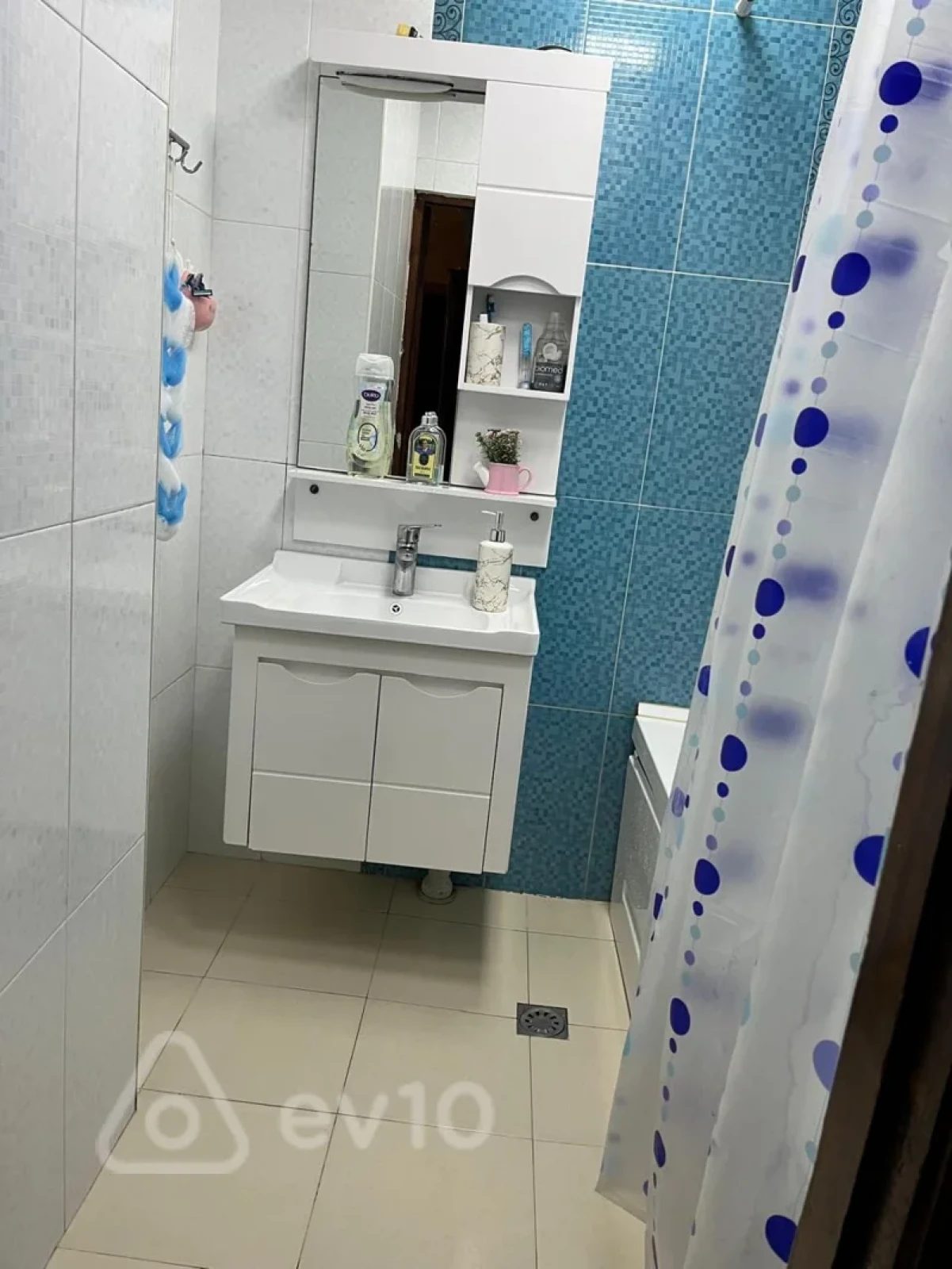 Kirayə verilir 2 otaqlı yeni tikili 70 m²