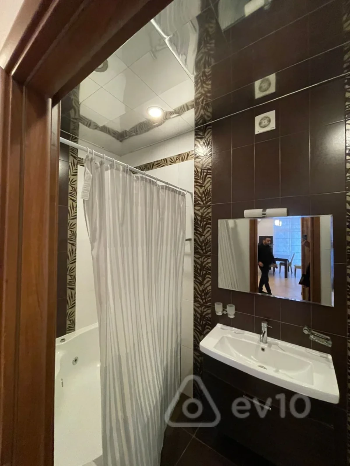 Kirayə verilir 4 otaqlı yeni tikili 150 m²