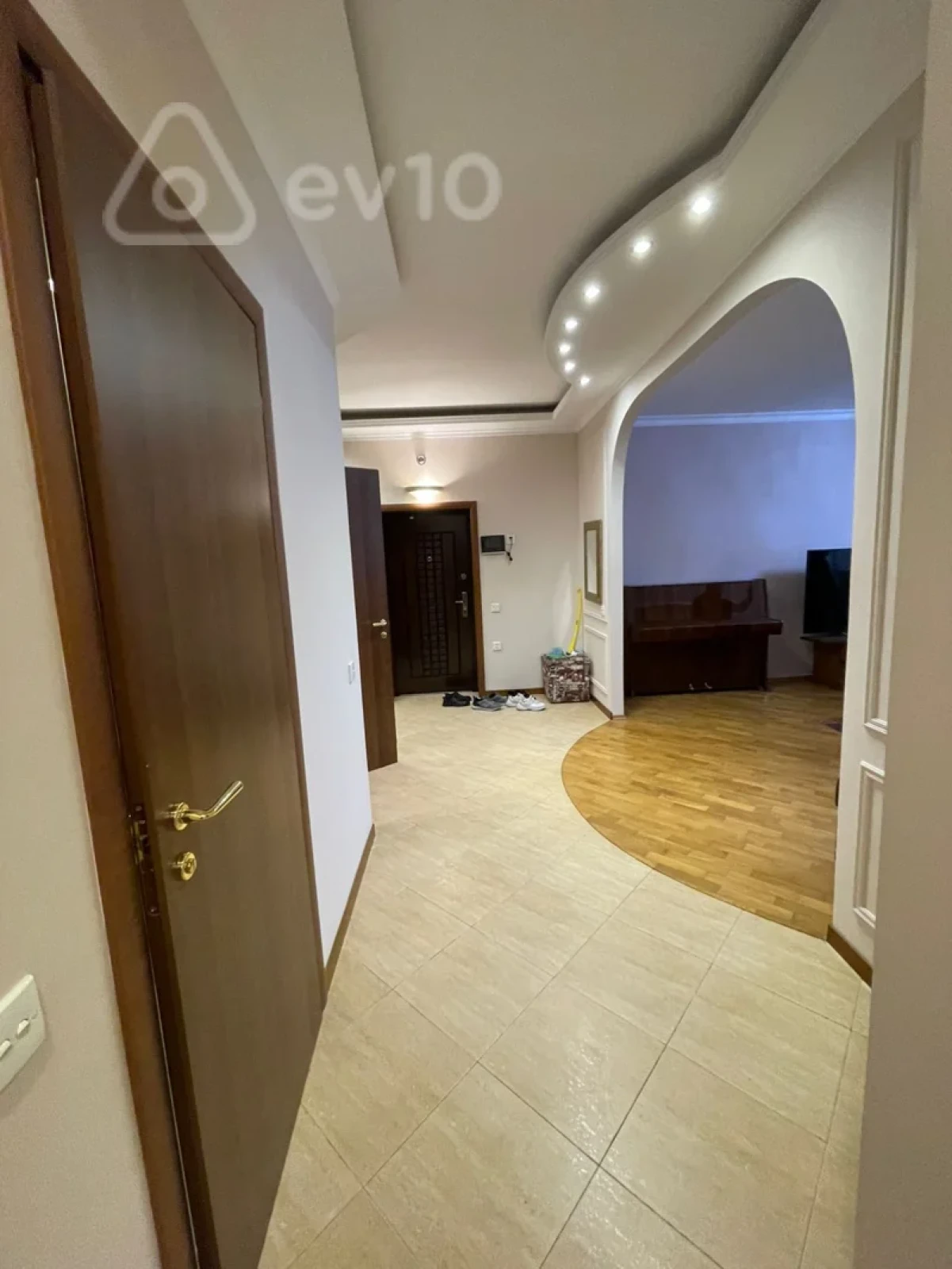 Kirayə verilir 4 otaqlı yeni tikili 150 m²