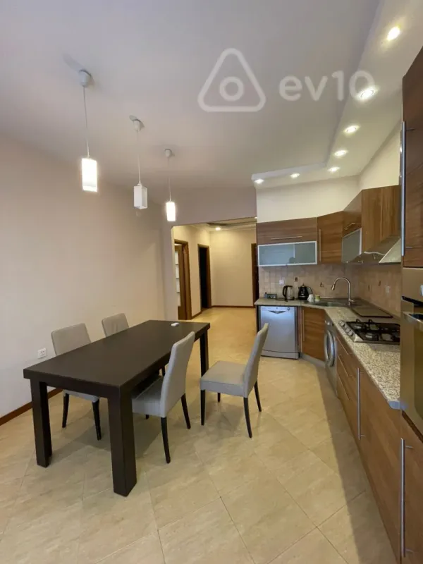 Kirayə verilir 4 otaqlı yeni tikili 150 m²