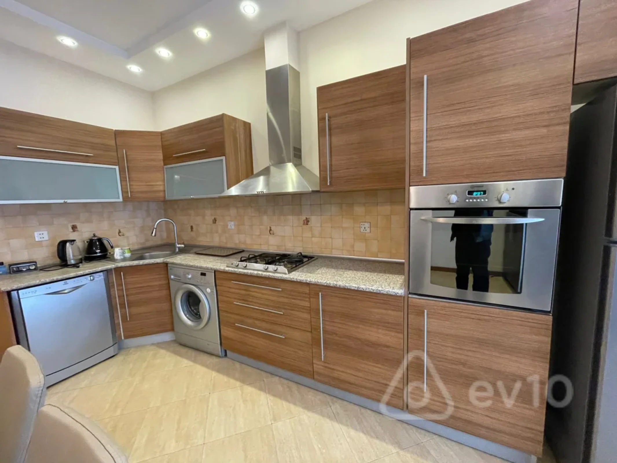 Kirayə verilir 4 otaqlı yeni tikili 150 m²