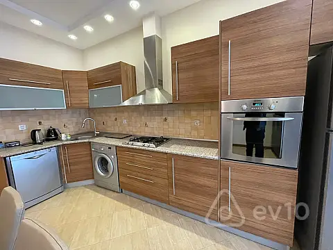 Kirayə verilir 4 otaqlı yeni tikili 150 m²