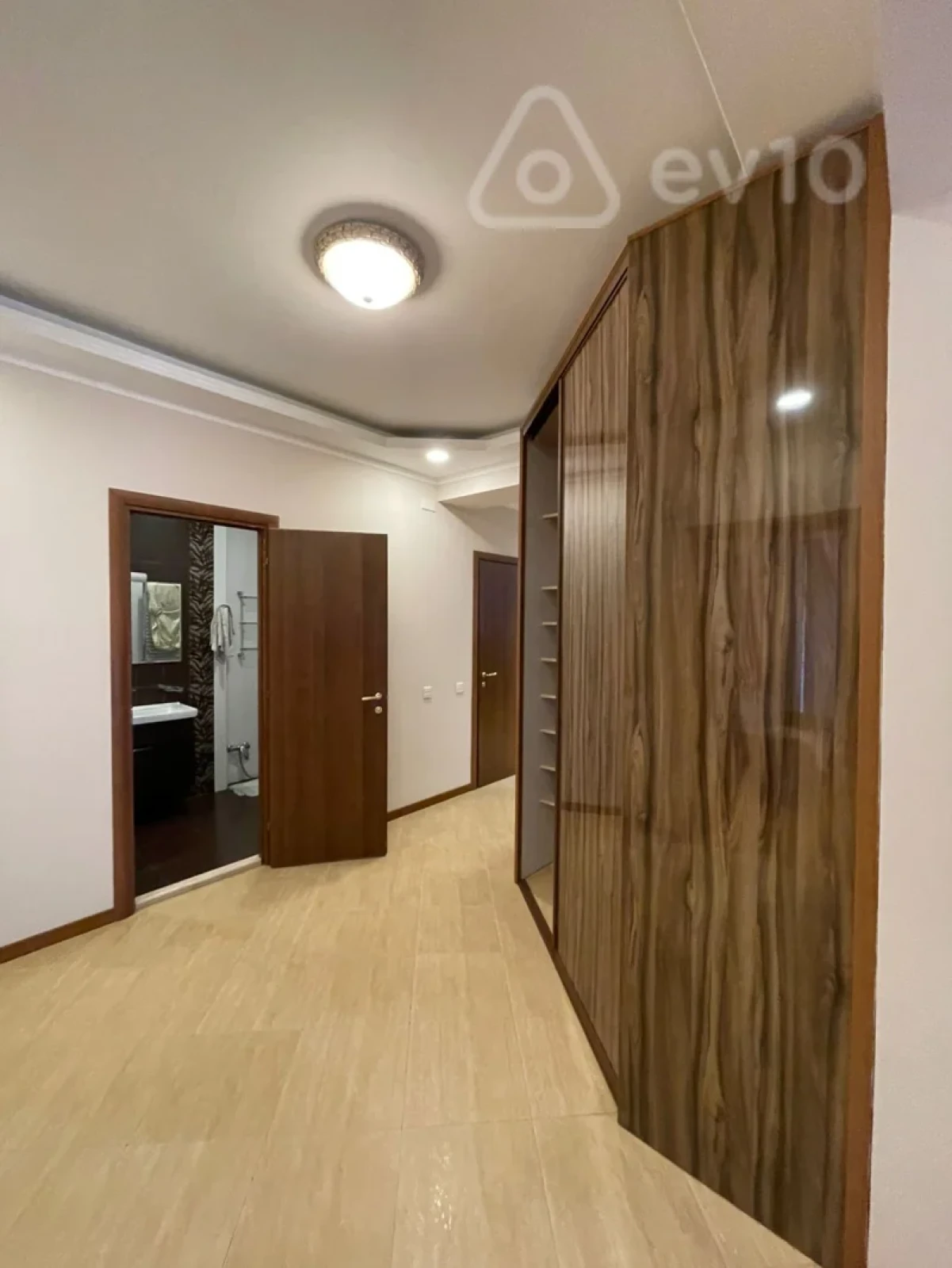 Kirayə verilir 4 otaqlı yeni tikili 150 m²