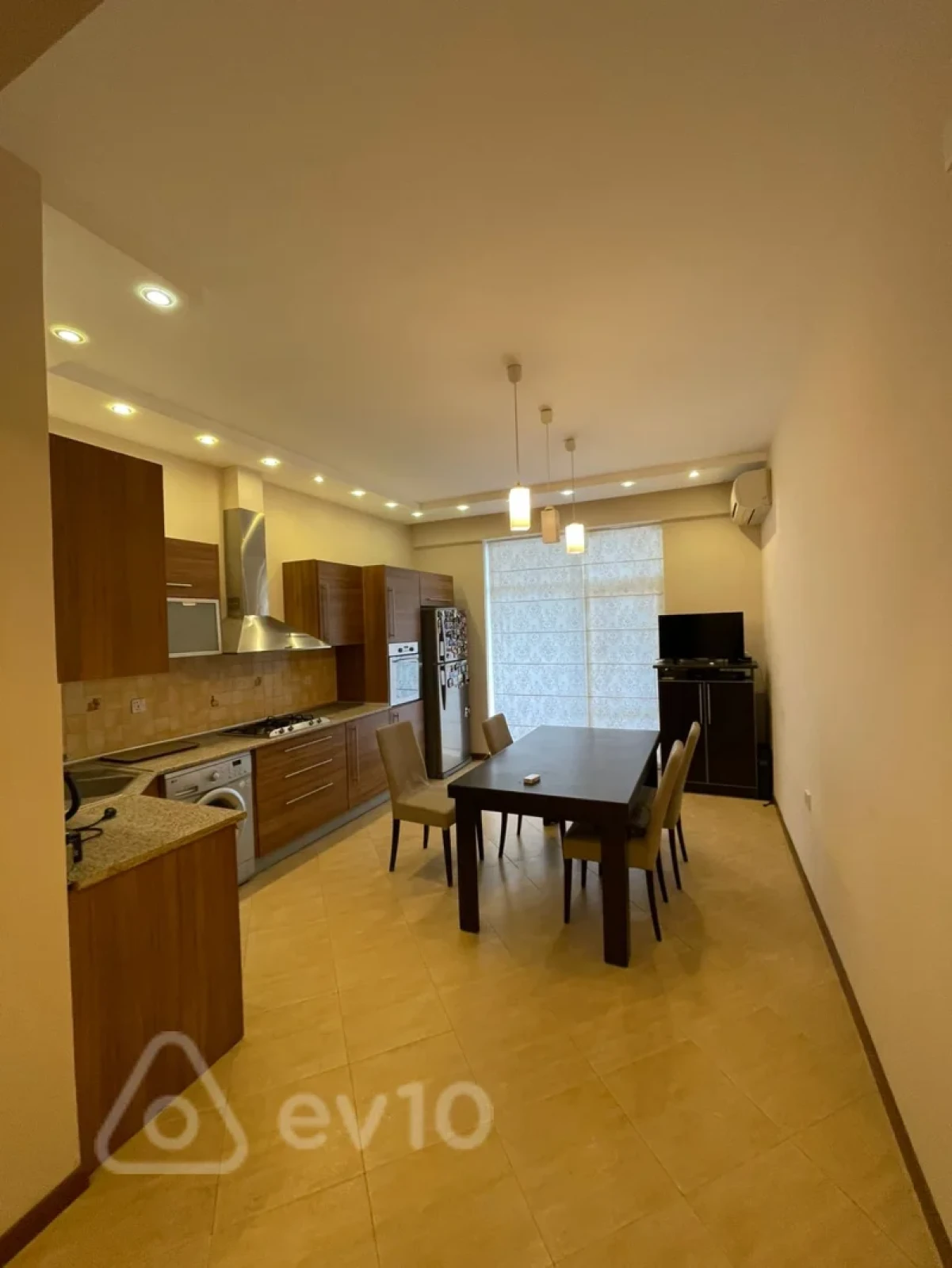 Kirayə verilir 4 otaqlı yeni tikili 150 m²