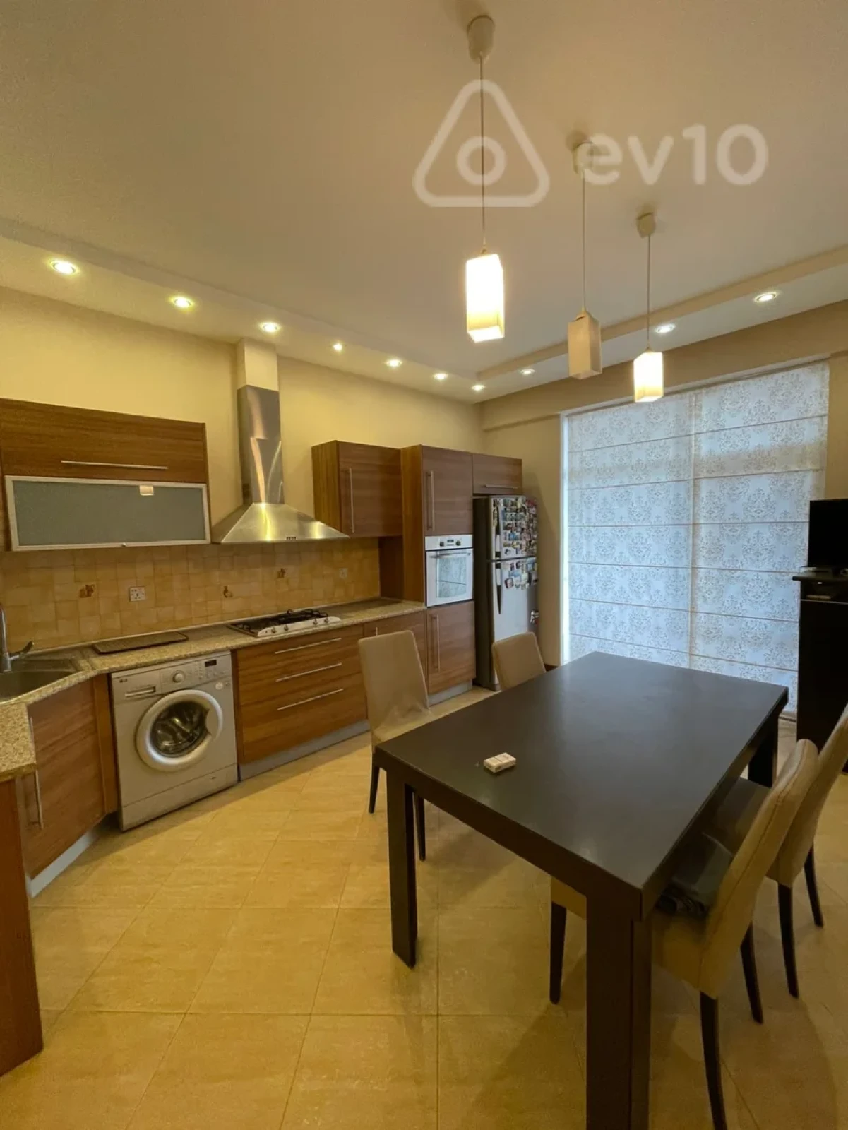 Kirayə verilir 4 otaqlı yeni tikili 150 m²