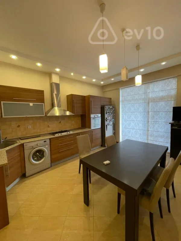 Kirayə verilir 4 otaqlı yeni tikili 150 m²