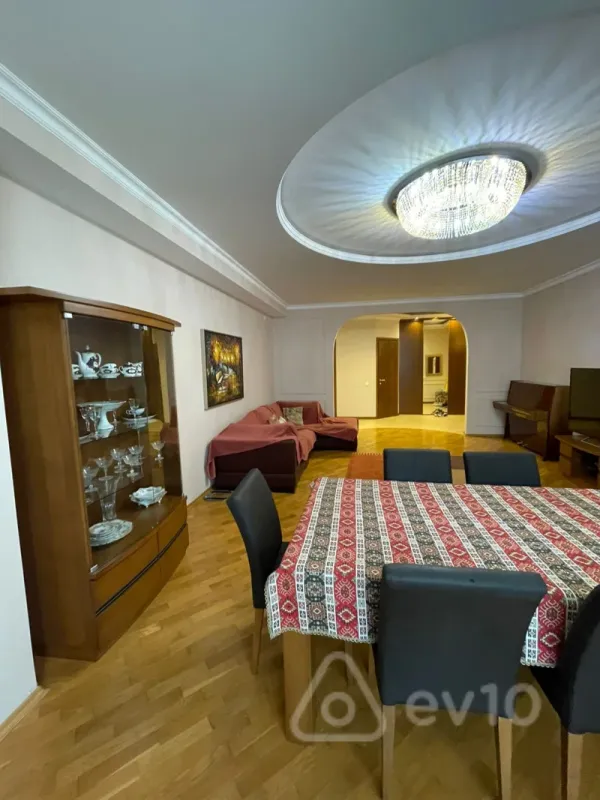 Kirayə verilir 4 otaqlı yeni tikili 150 m²