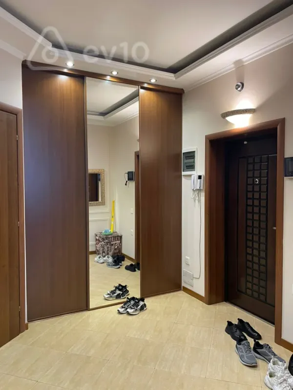 Kirayə verilir 4 otaqlı yeni tikili 150 m²