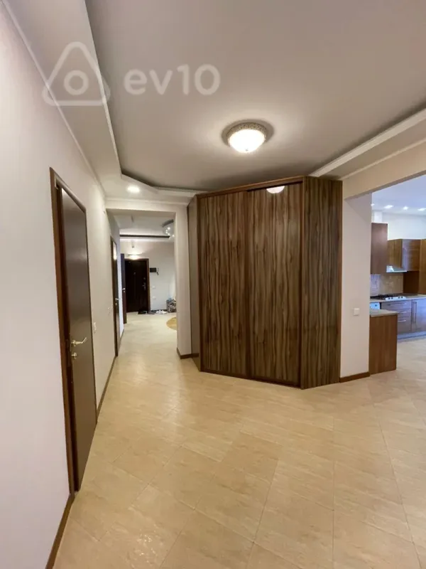 Kirayə verilir 4 otaqlı yeni tikili 150 m²