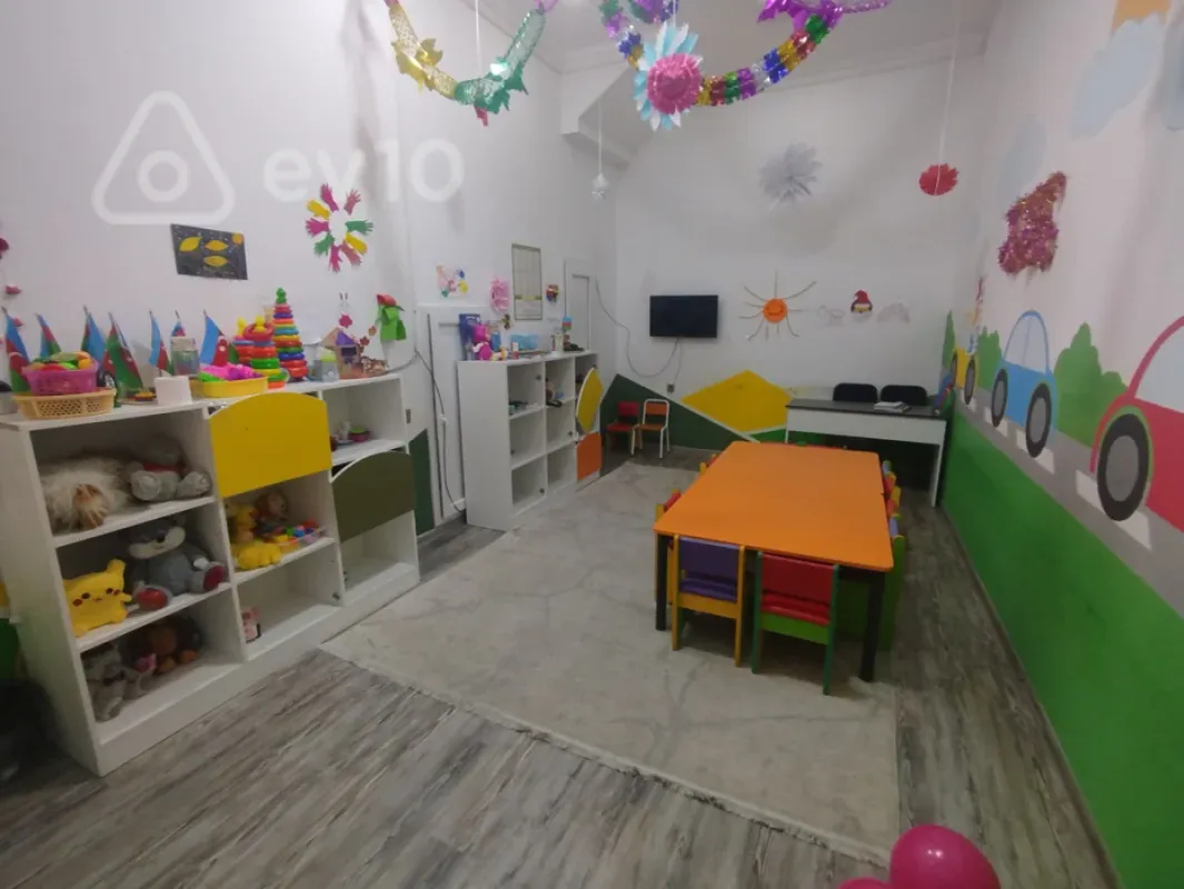 Satılır mənzil 210 m²