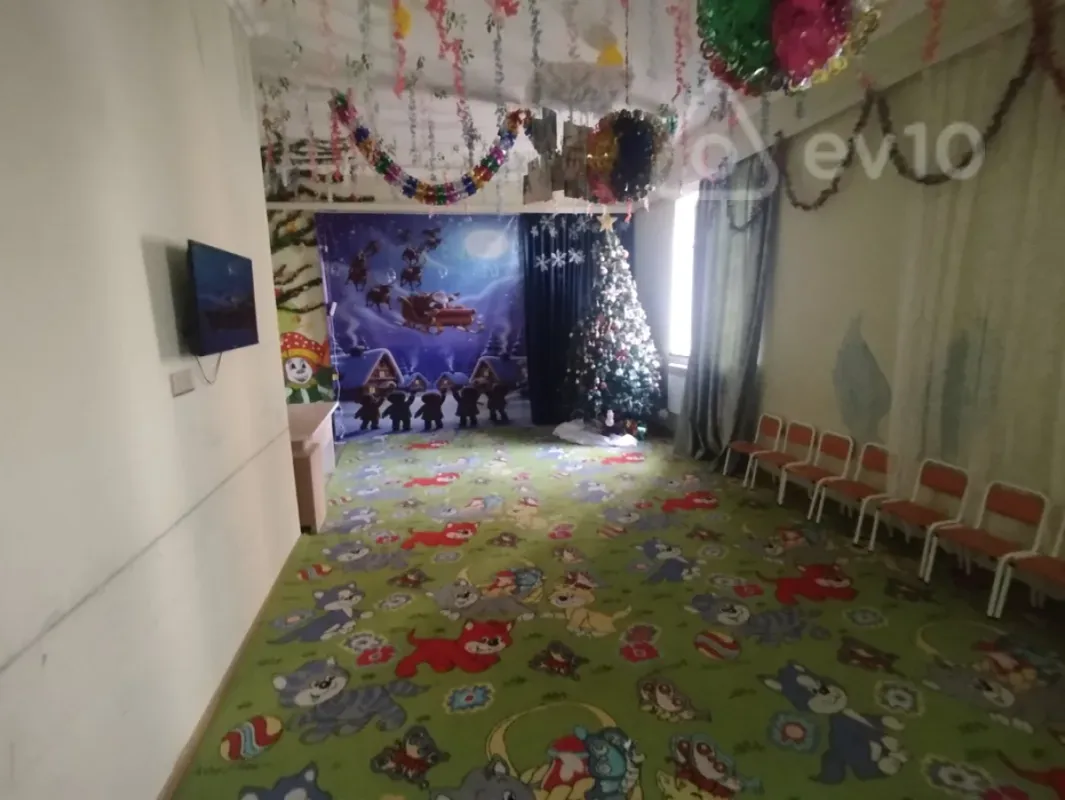 Satılır mənzil 210 m²