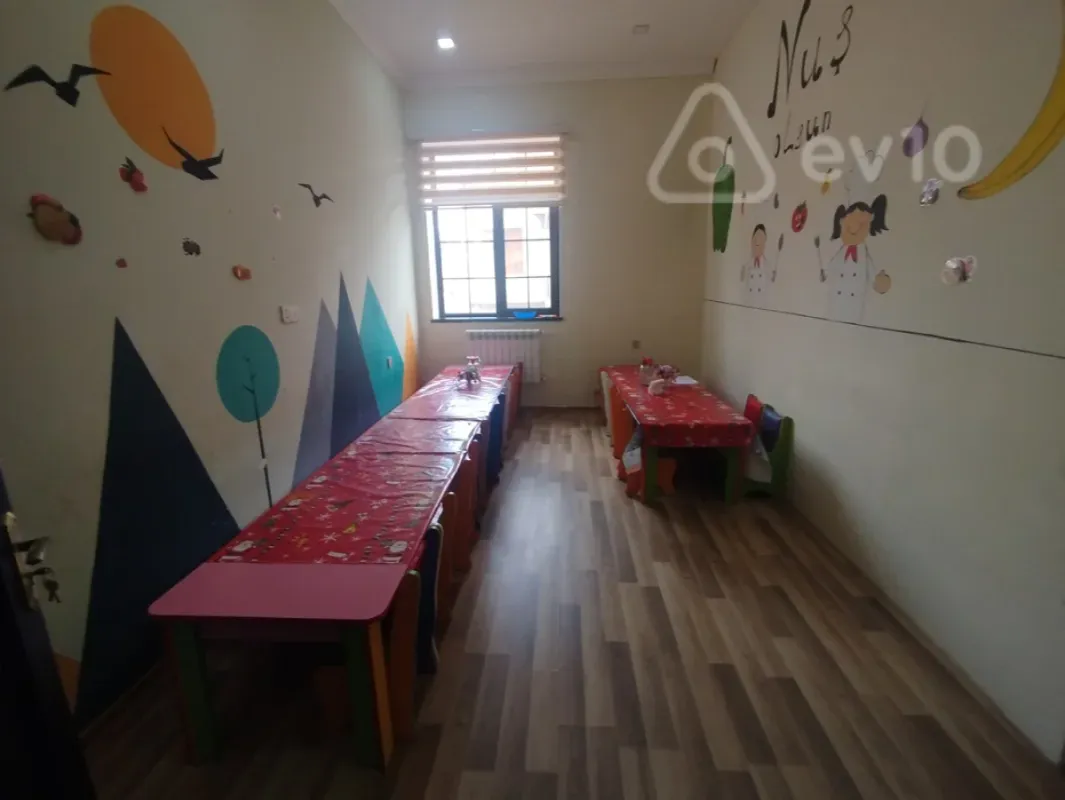 Satılır mənzil 210 m²