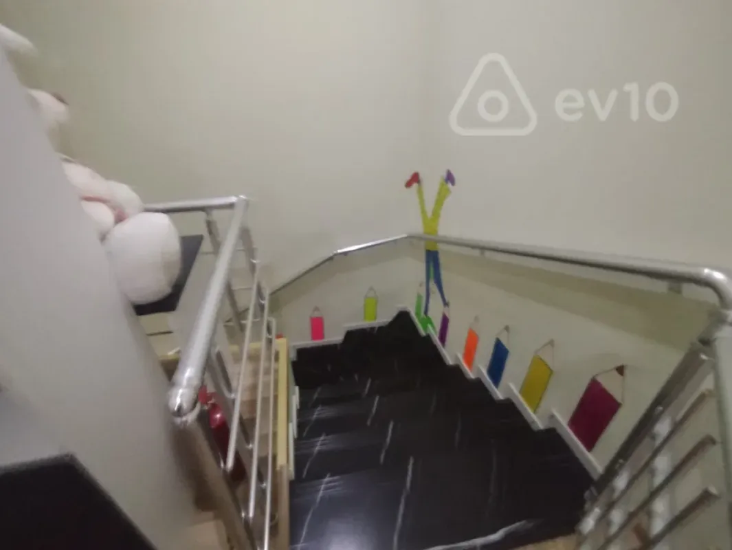 Satılır mənzil 210 m²