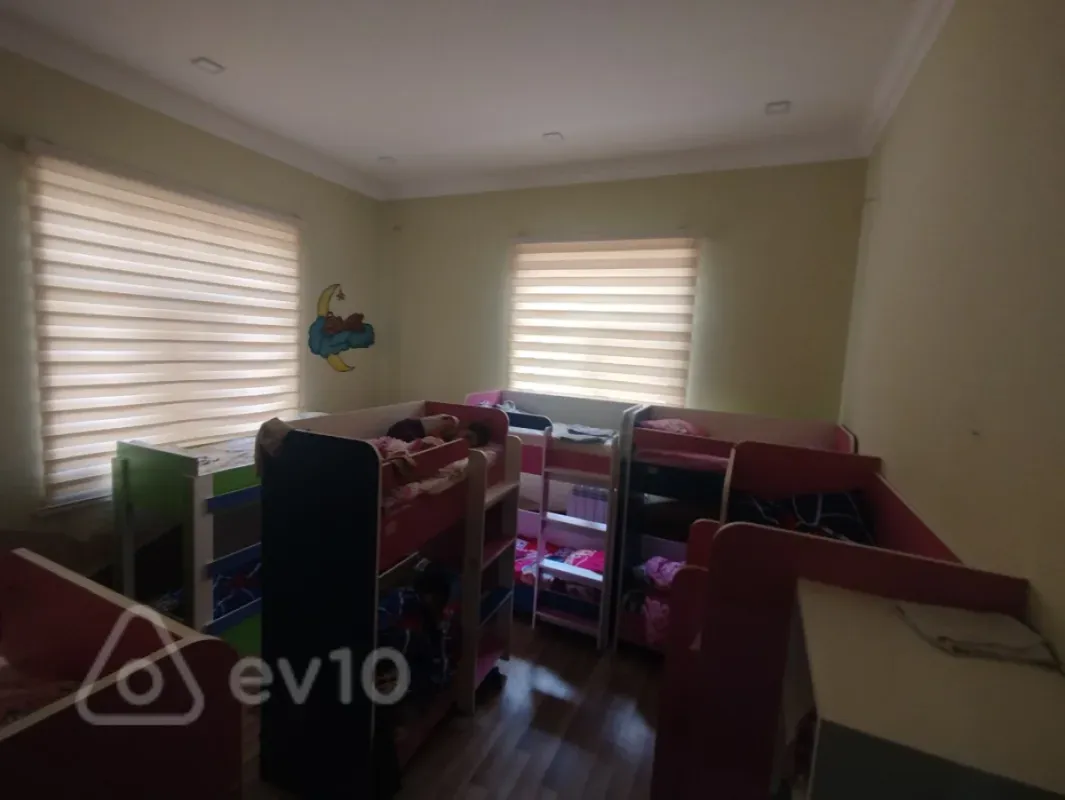 Satılır mənzil 210 m²