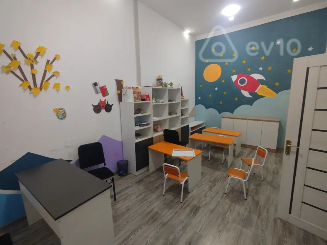 Satılır mənzil 210 m²