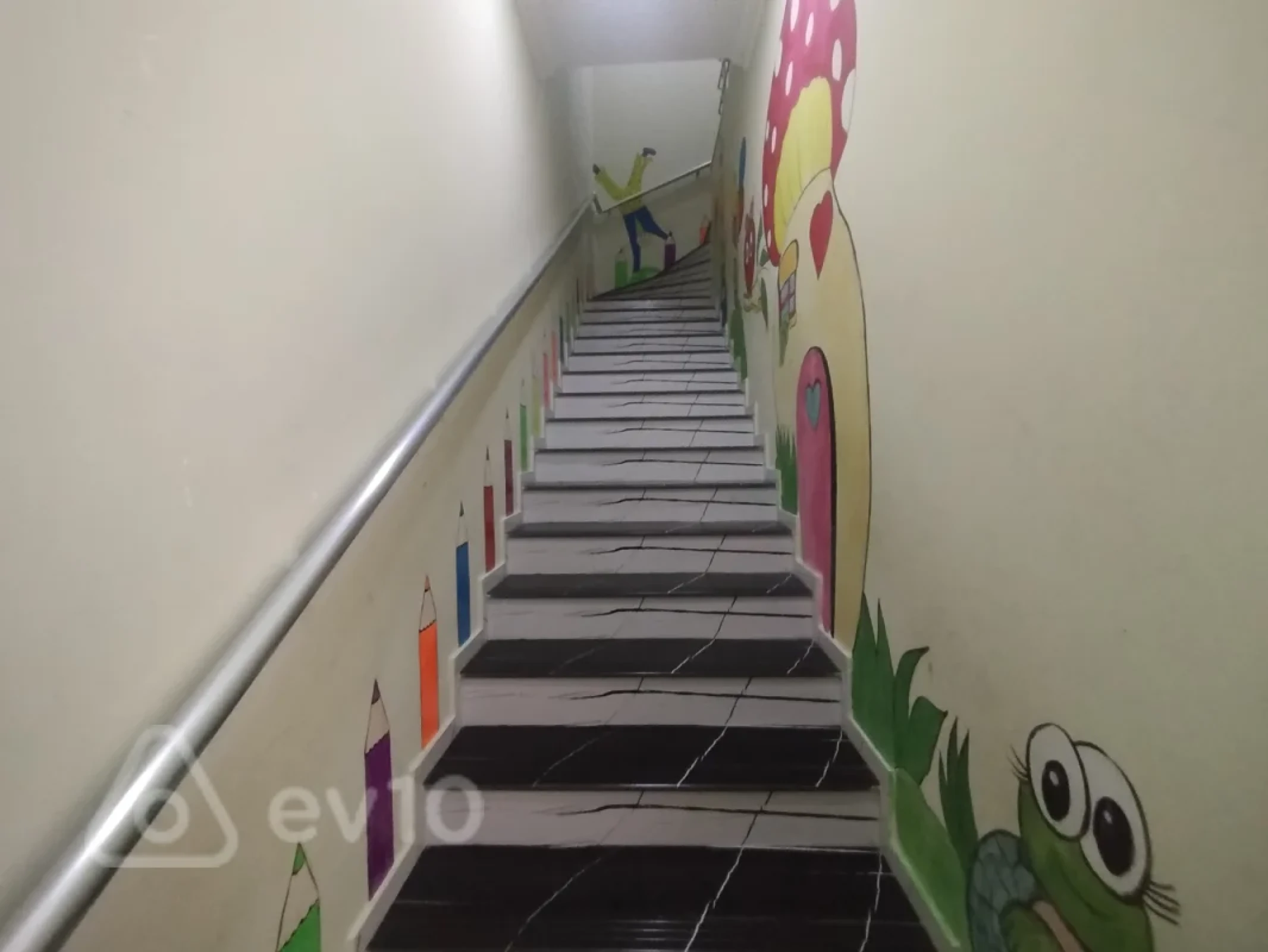 Satılır mənzil 210 m²