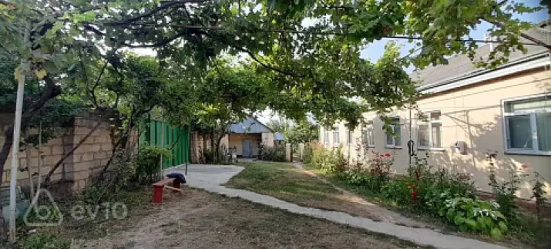 Satılır 7 otaqlı həyət evi 190 m²