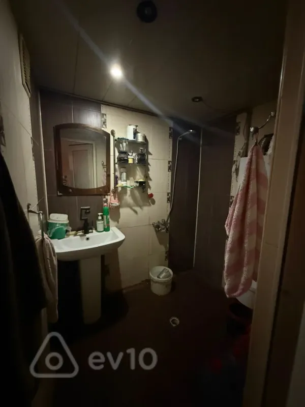 Satılır 3 otaqlı köhnə tikili 95 m²