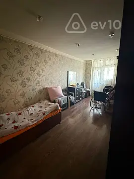 Satılır 3 otaqlı köhnə tikili 95 m²