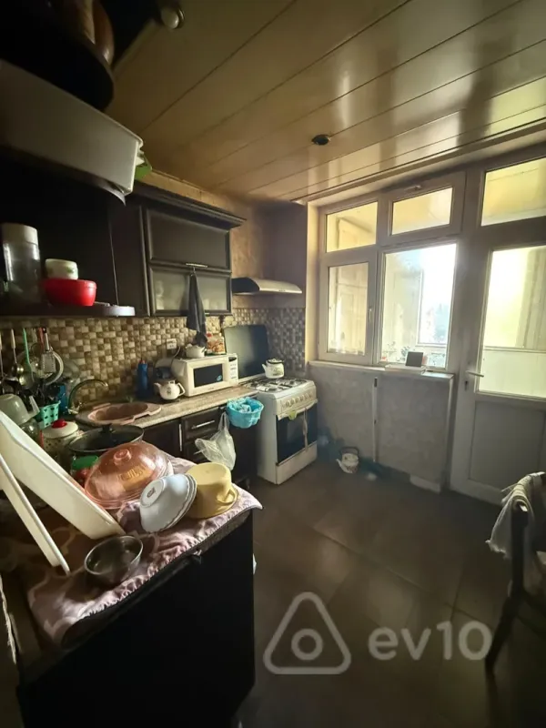 Satılır 3 otaqlı köhnə tikili 95 m²