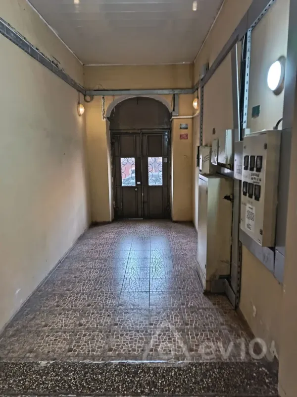 Satılır 4 otaqlı köhnə tikili 180 m²