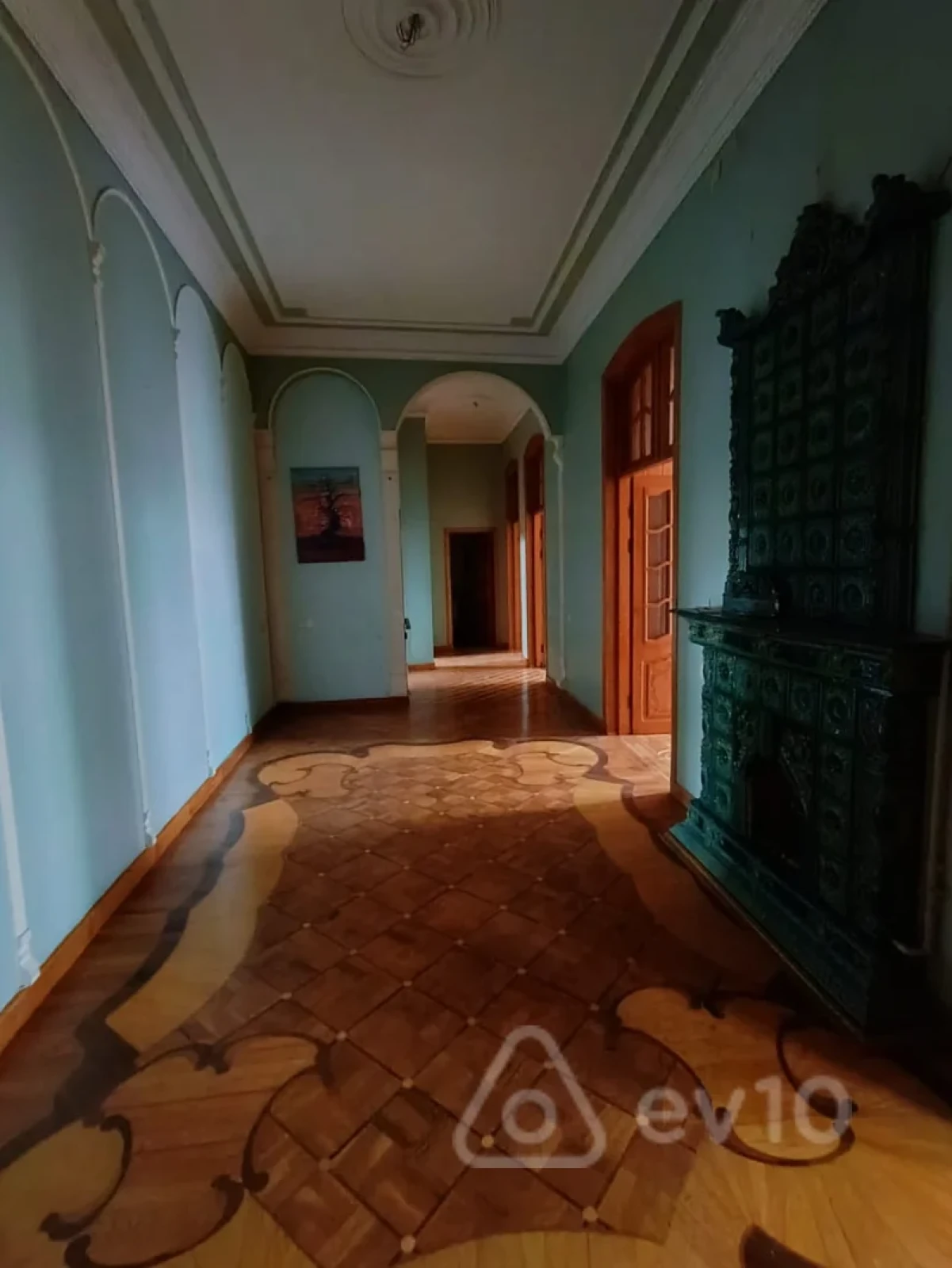 Satılır 4 otaqlı köhnə tikili 180 m²