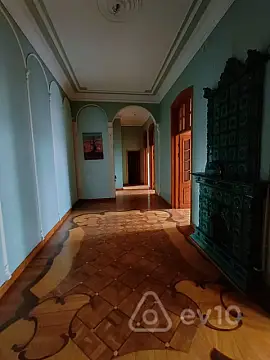 Satılır 4 otaqlı köhnə tikili 180 m²