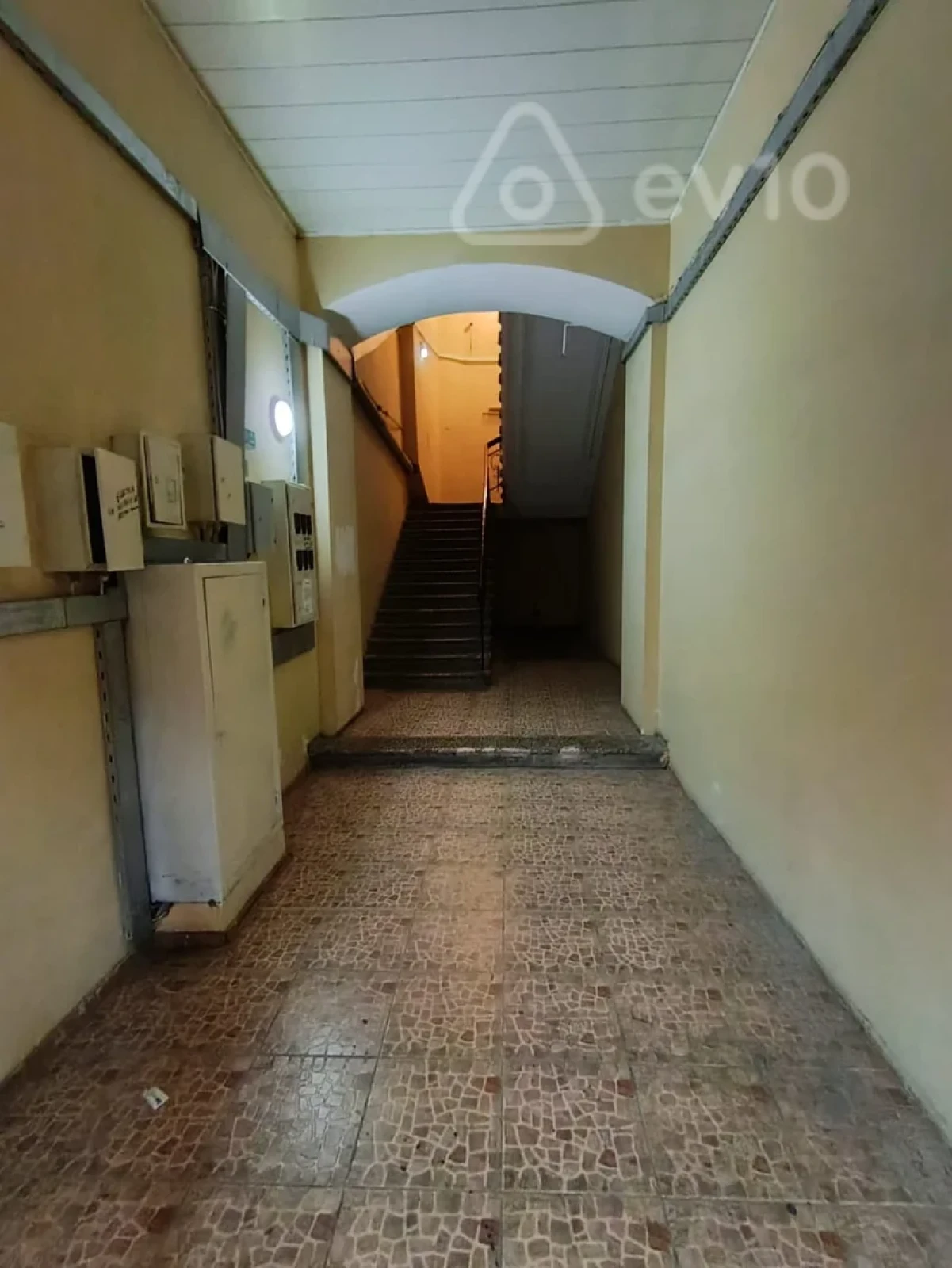 Satılır 4 otaqlı köhnə tikili 180 m²