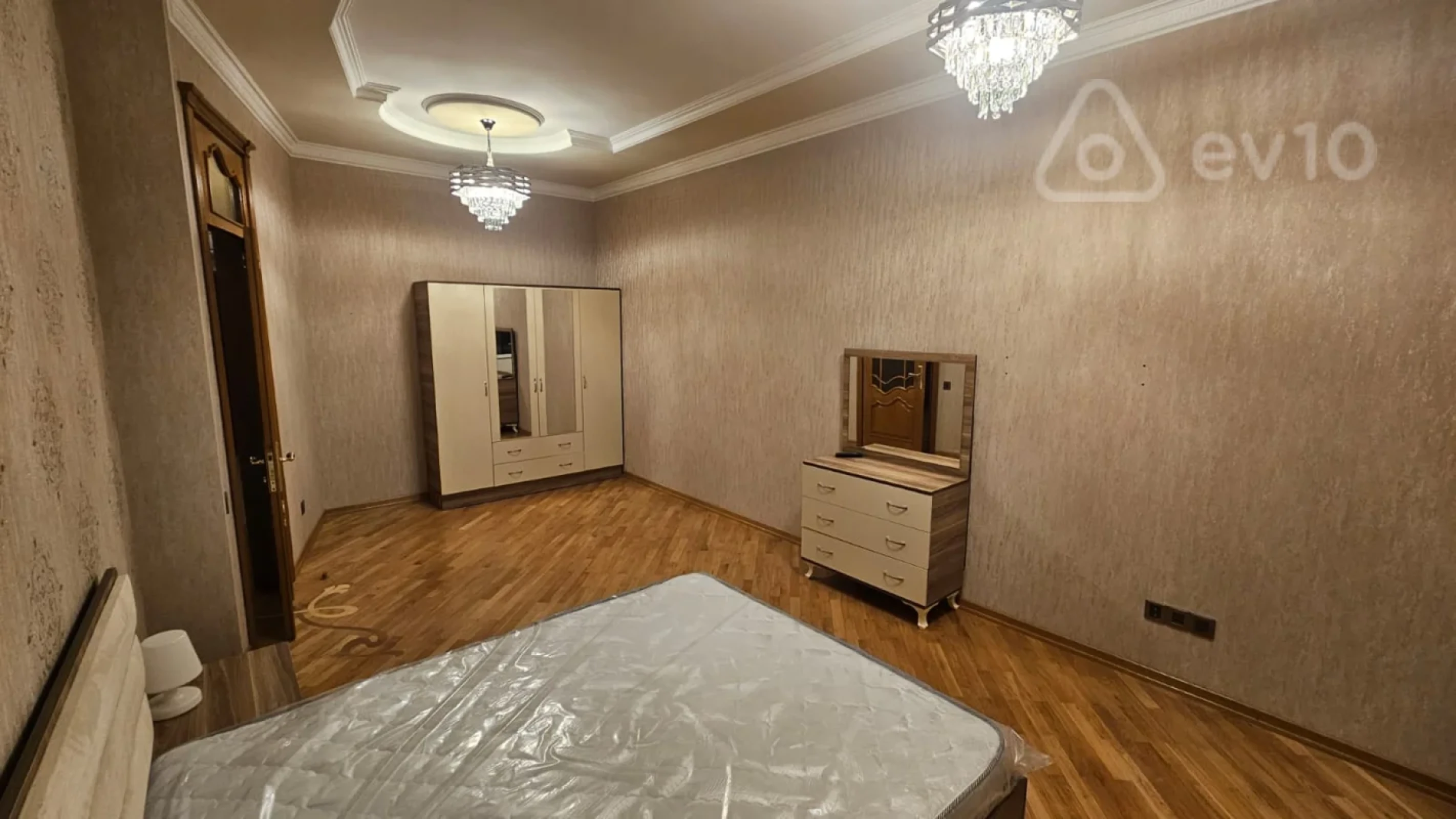 Kirayə verilir 3 otaqlı yeni tikili 128 m²