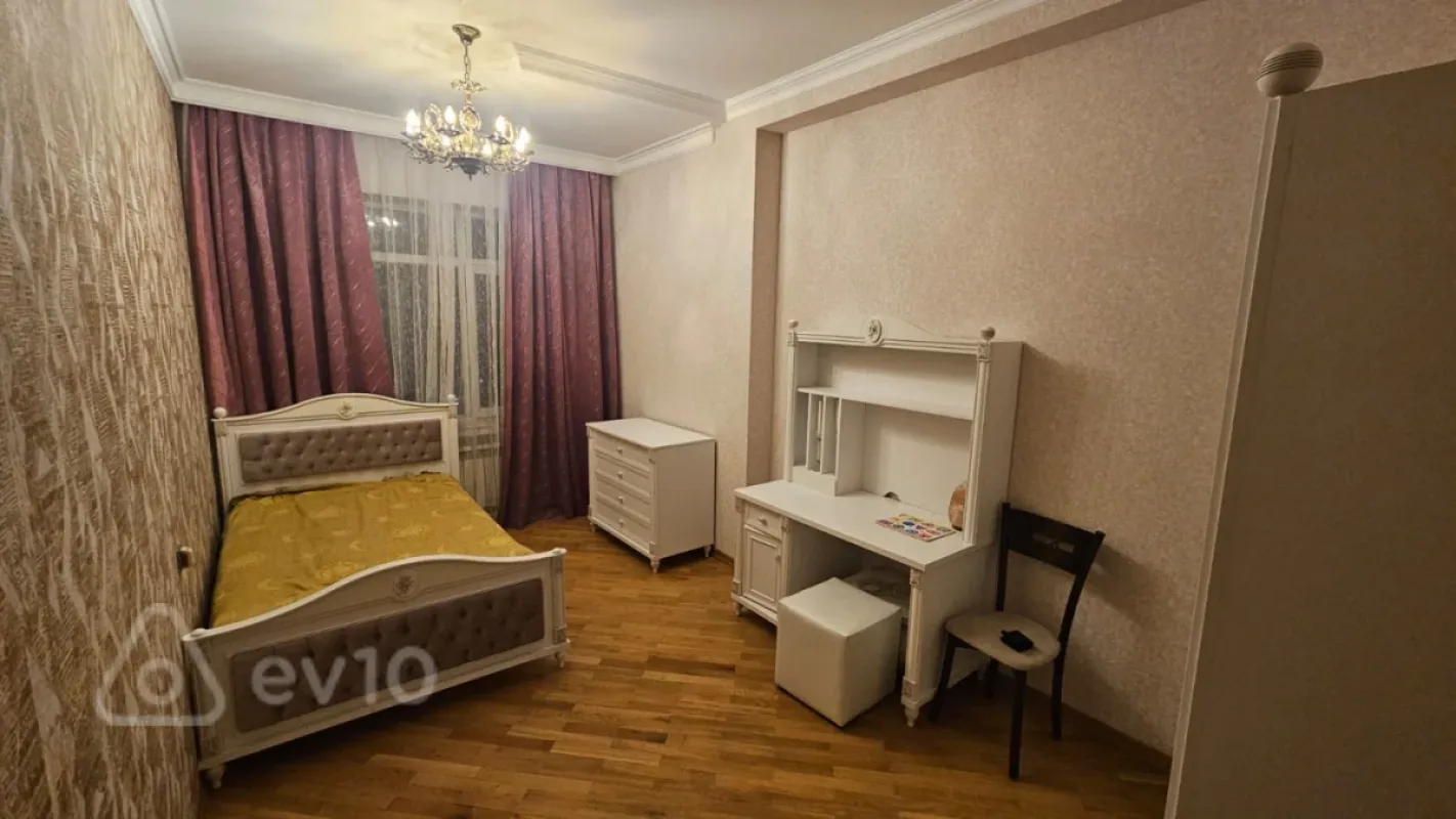 Kirayə verilir 3 otaqlı yeni tikili 128 m²