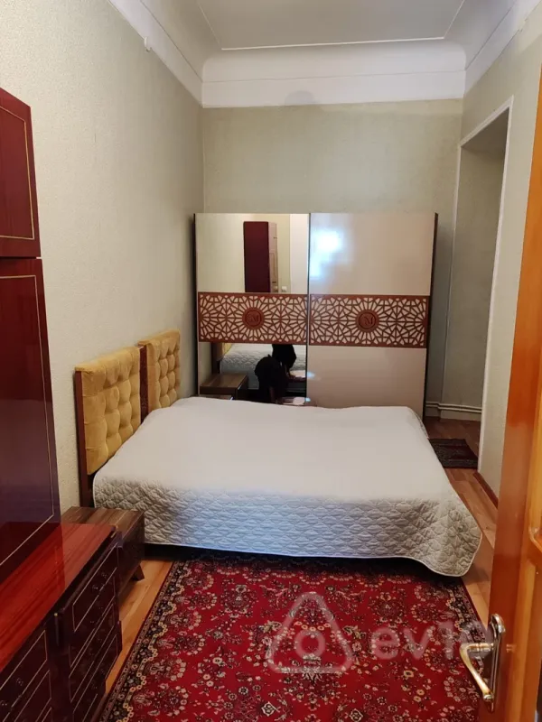 Satılır 5 otaqlı köhnə tikili 110 m²