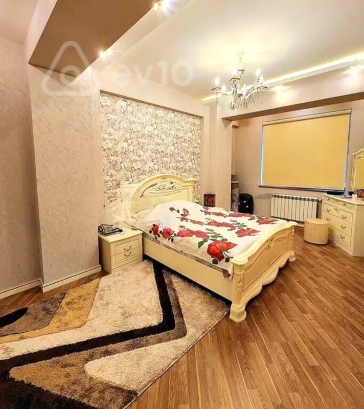 Kirayə verilir 4 otaqlı yeni tikili 180 m²