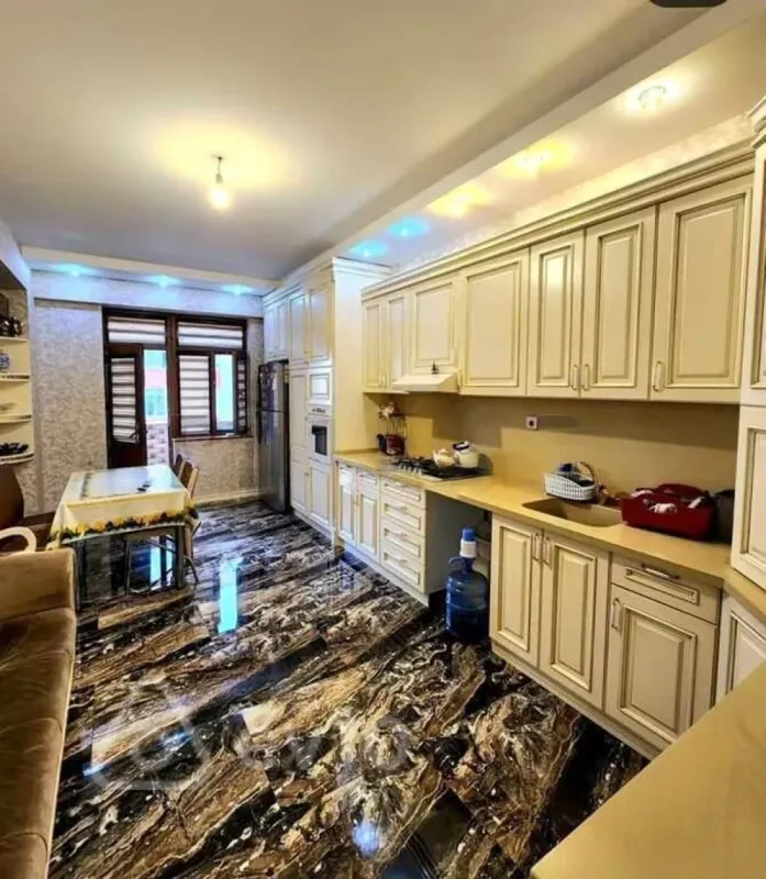 Kirayə verilir 4 otaqlı yeni tikili 180 m²